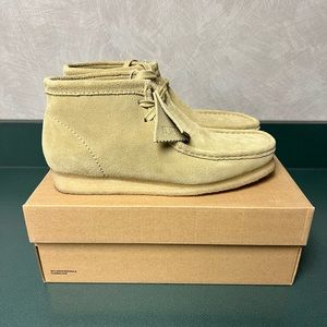 Mens Clarks Wallabees - Maple Suede US Size 9.5